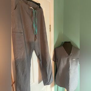 FIGS Women's Catarina One-Pocket Scrub SetGraphite Gray Size Mediumu